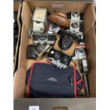 A QUANTITY OF VINTAGE CAMERAS AND CASES TO INCLUDE BROWNIE, BALDA, KODAK, CANON ETC