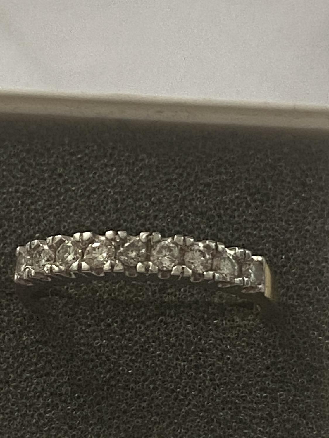 AN 18 CARAT GOLD RING SET WITH 9 IN LINE DIAMONDS - 0.33 CARAT - RING SIZE N