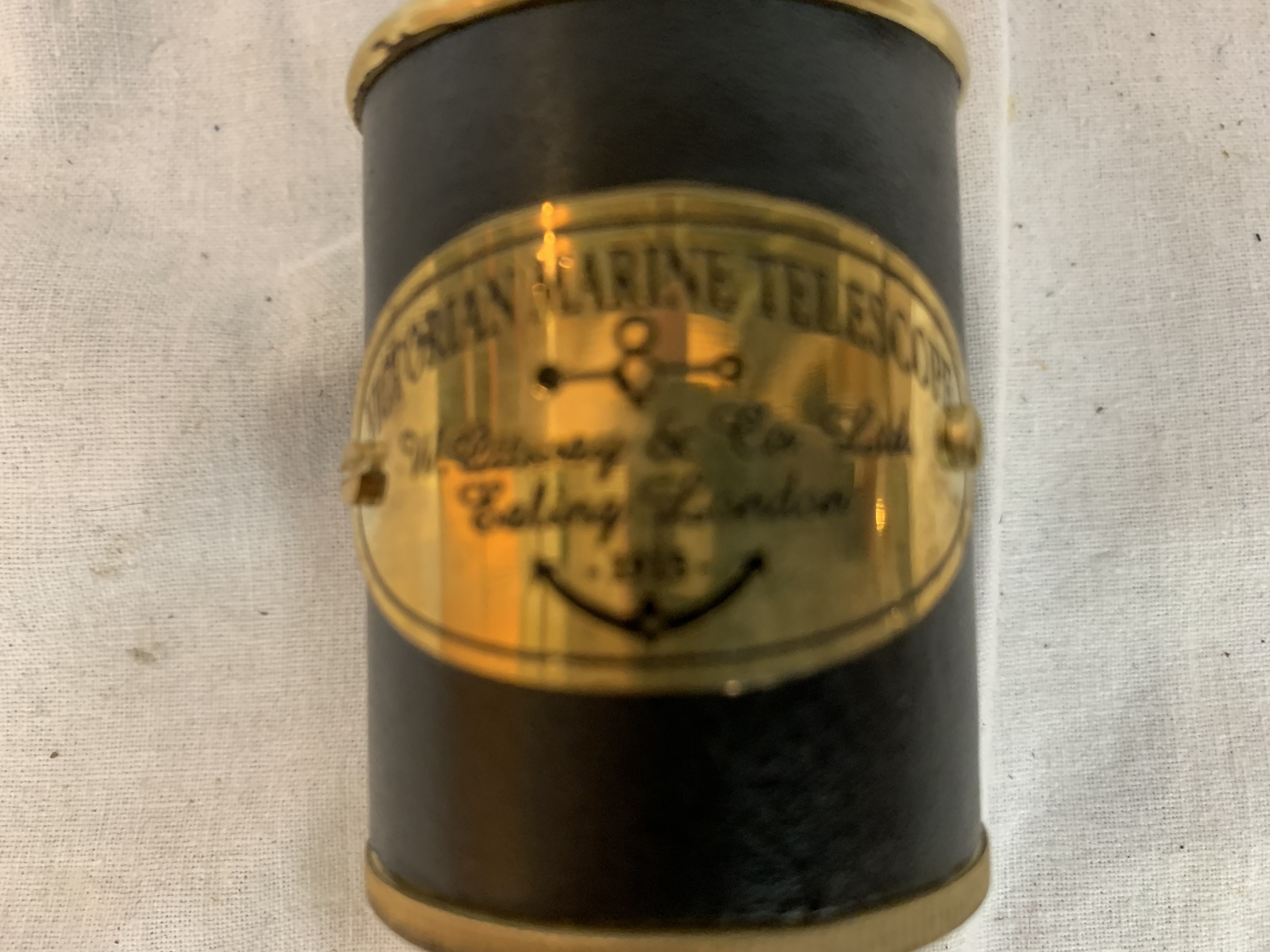 A BOXED BRASS AND LEATHER VICTORIAN MARINE TELESCOPE - Image 4 of 4