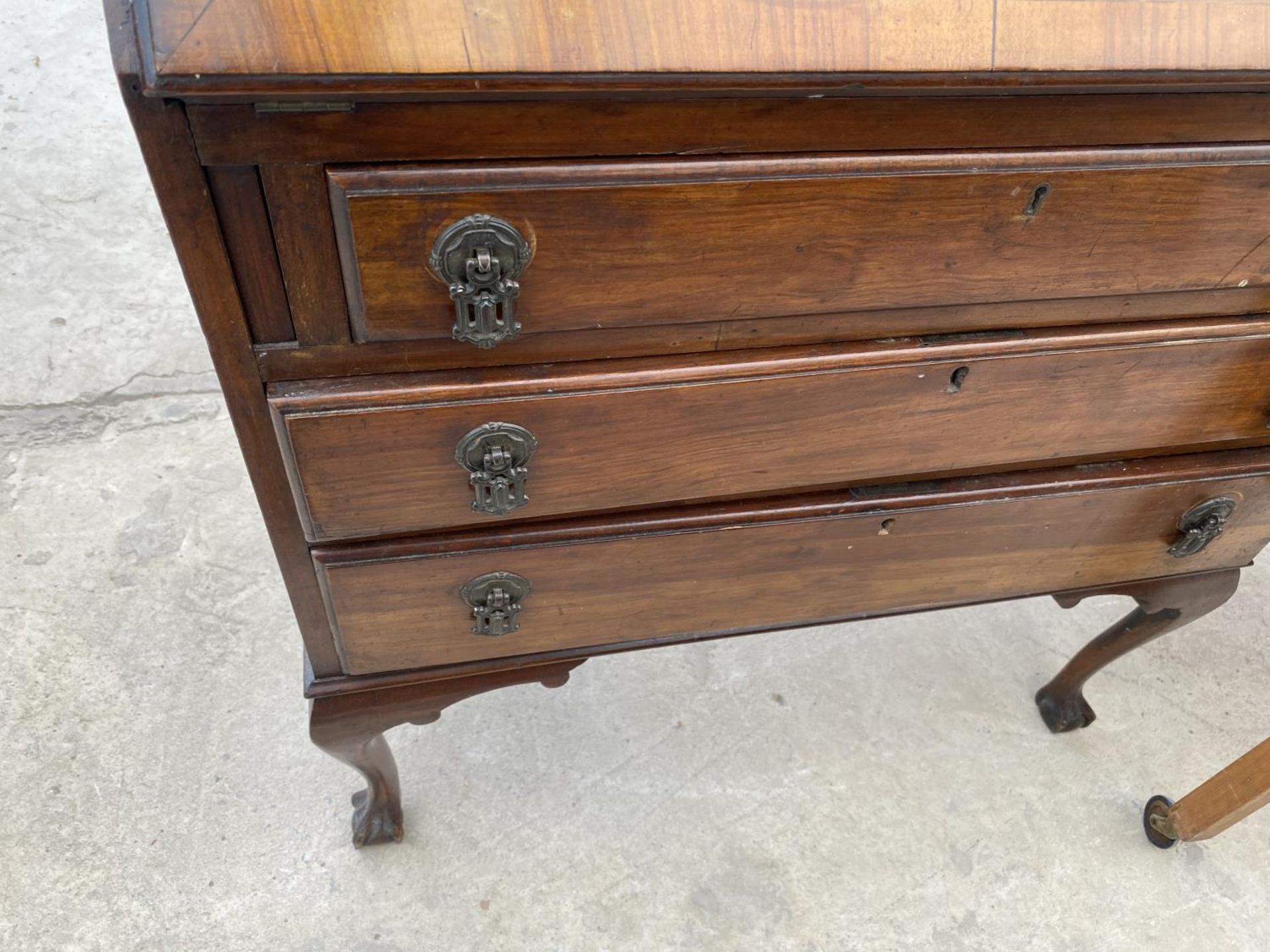 A MAHOGANY BUREAU ON CABRIOLE SUPPORTS WITH FALL FRONT AND THREE DRAWERS - Image 3 of 4