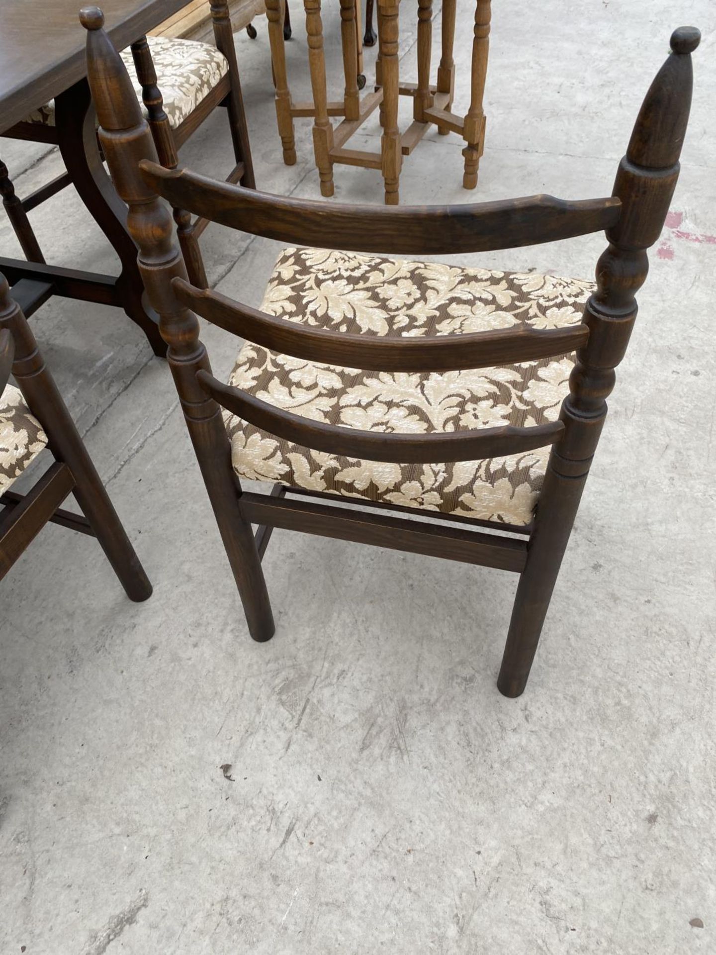 A YOUNGER TOLEDO OAK EXTENDING DINING TABLE WITH FOUR DINING CHAIRS AND TWO CARVERS - Image 6 of 6