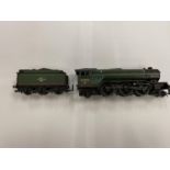 AN OO GAUGE GREEN ARROW 2-6-2 LOCOMOTIVE AND TENDER