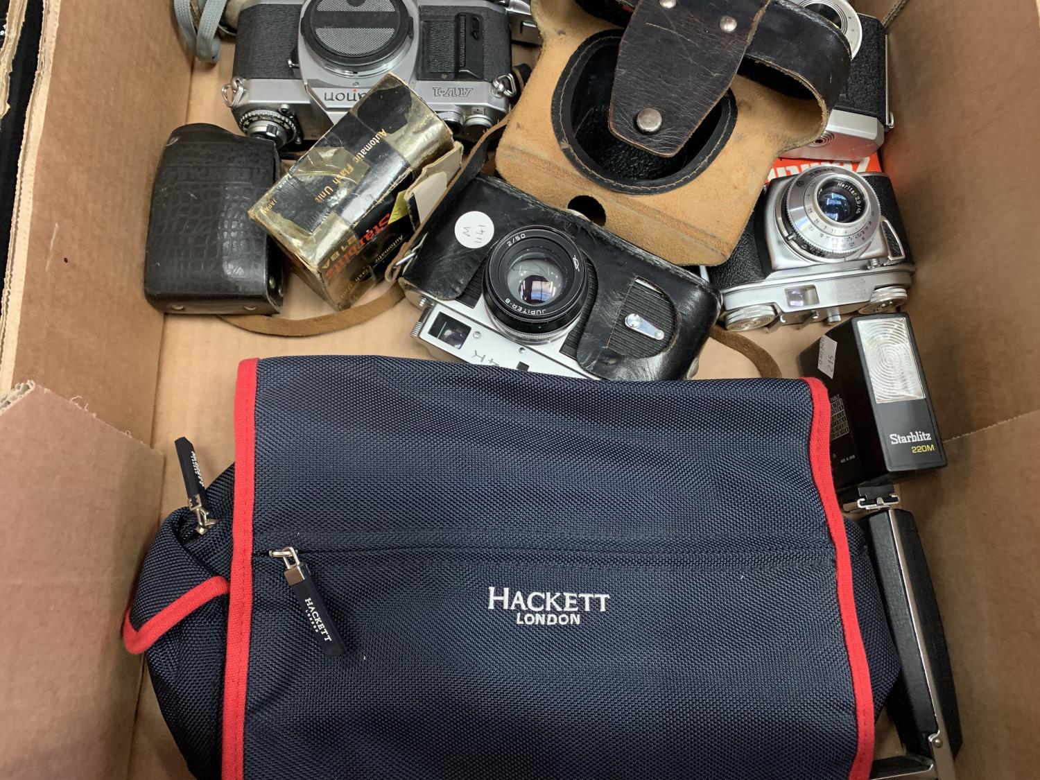 A QUANTITY OF VINTAGE CAMERAS AND CASES TO INCLUDE BROWNIE, BALDA, KODAK, CANON ETC - Image 2 of 3