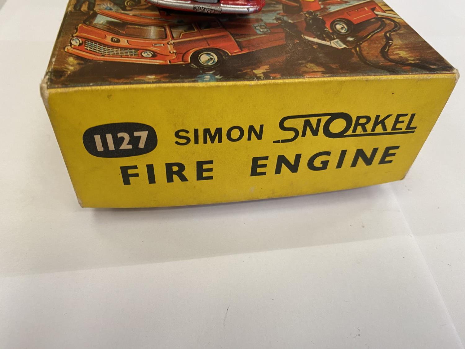 A CORGI MAJOR TOYS SIMON SNORKEL FIRE ENGINE IN ORIGINAL BOX - MODEL NUMBER 1127 - Image 3 of 3