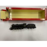 AN OO GAUGE LNER 3755 2-8-0 LOCOMOTIVE AND TENDER WITH BOX (NOT NECESSARILY ORIGINAL BOX)