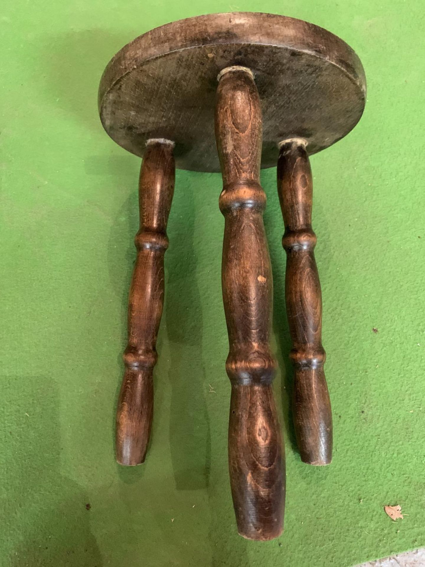 A SMALL OAK STOOL WITH THREE LEGS - Image 2 of 2