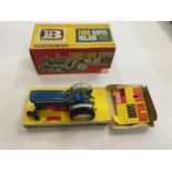 A BRITAINS TOYS FORD SUPER MAJOR 5000 TRACTOR IN ORIGINAL BOX - MODEL NUMBER 9527