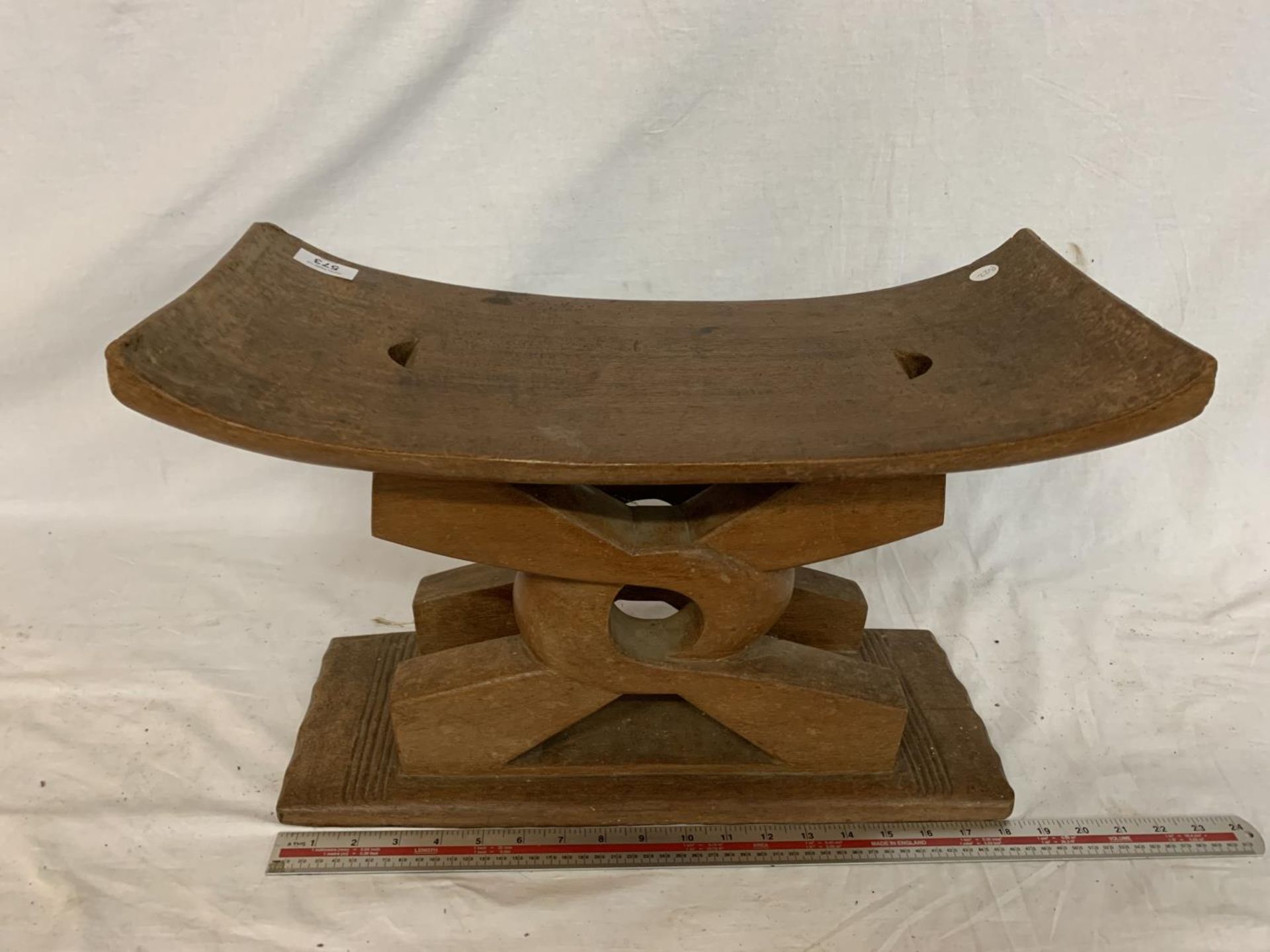 AN ORIENTAL WOODEN STOOL WITH CURVED SEAT - Image 4 of 5