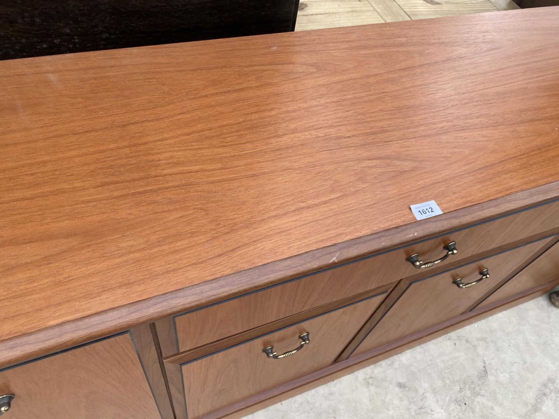 A MORRIS FURNITURE CHERRY WOOD SIDEBOARD WITH FOUR DOORS AND ONE DRAWER - Image 2 of 3