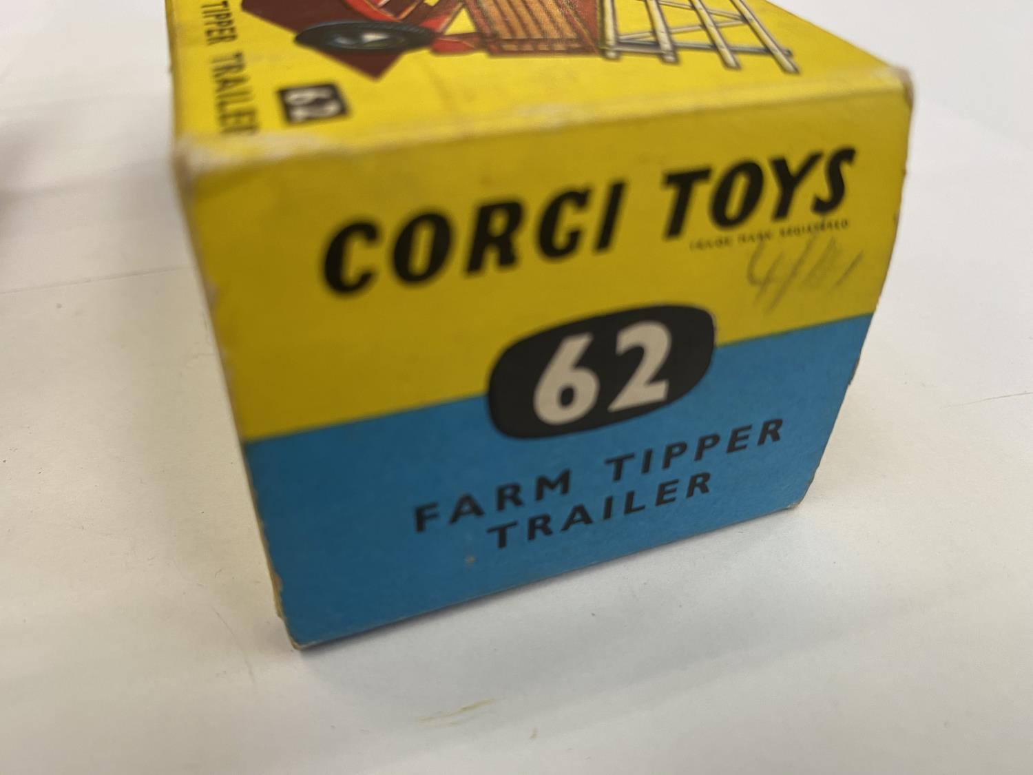 A CORGI TOYS FARM TIPPER TRAILER MODEL, BOXED, MODEL NUMBER 62 - Image 3 of 3