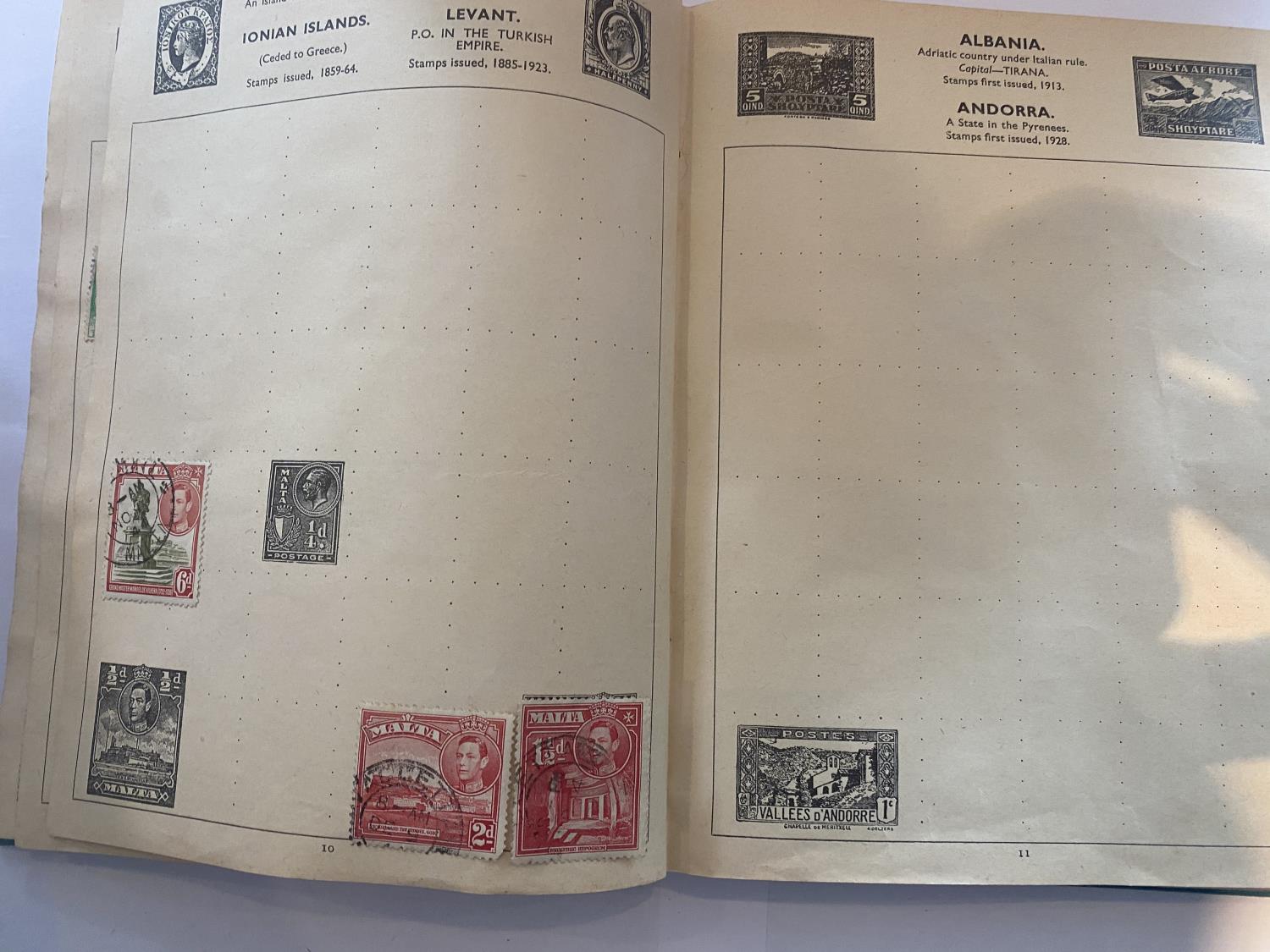 A STAMP ALBUM AND CONTENTS - Image 3 of 10