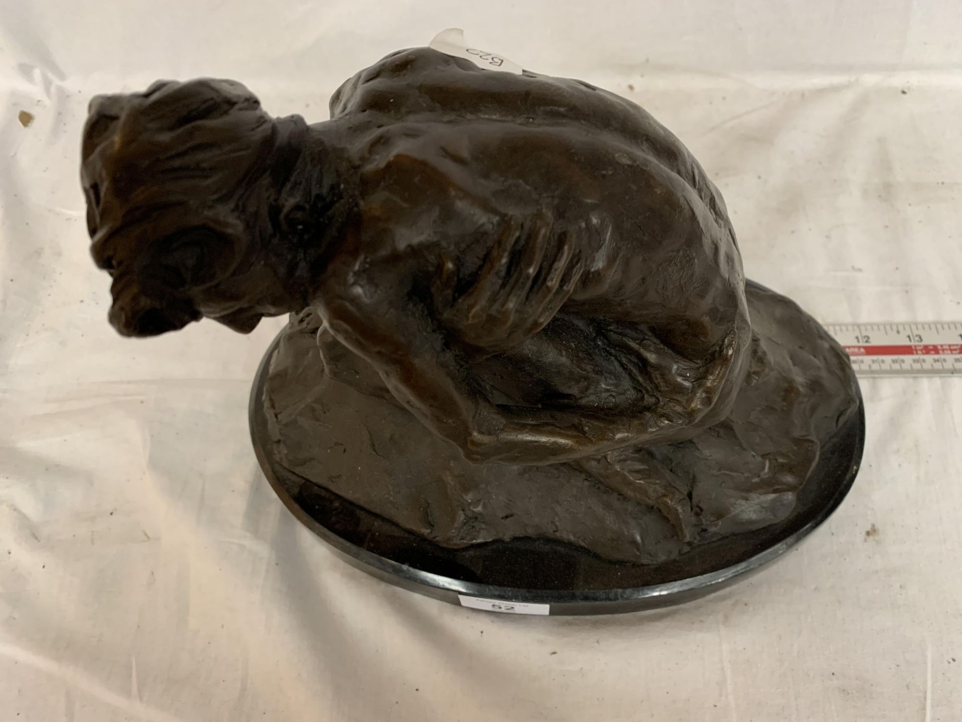 A BRONZE DISCREETLY NUDE FIGURE ON A MARBLE BASE - Image 2 of 3