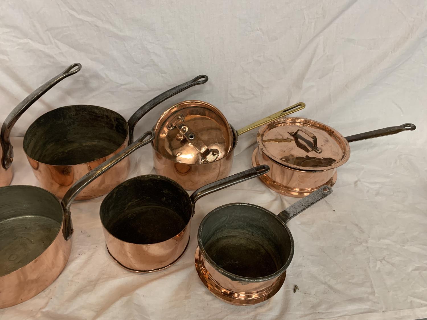 SEVEN VICTORIAN VARIOUS COPPER PANS SOME WITH LIDS - Image 4 of 5
