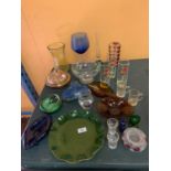 A COLLECTION OF COLOURED GLASSWARE TO INCLUDE PLATES, VASES, DISHES ETC