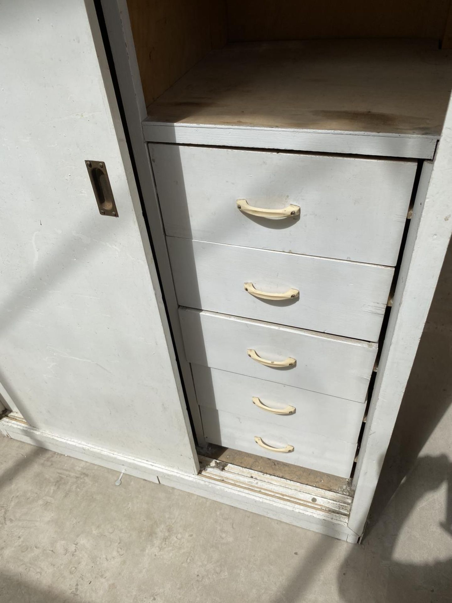 A WHITE WARDROBE WITH FIVE INNER DRAWERS - Image 3 of 3