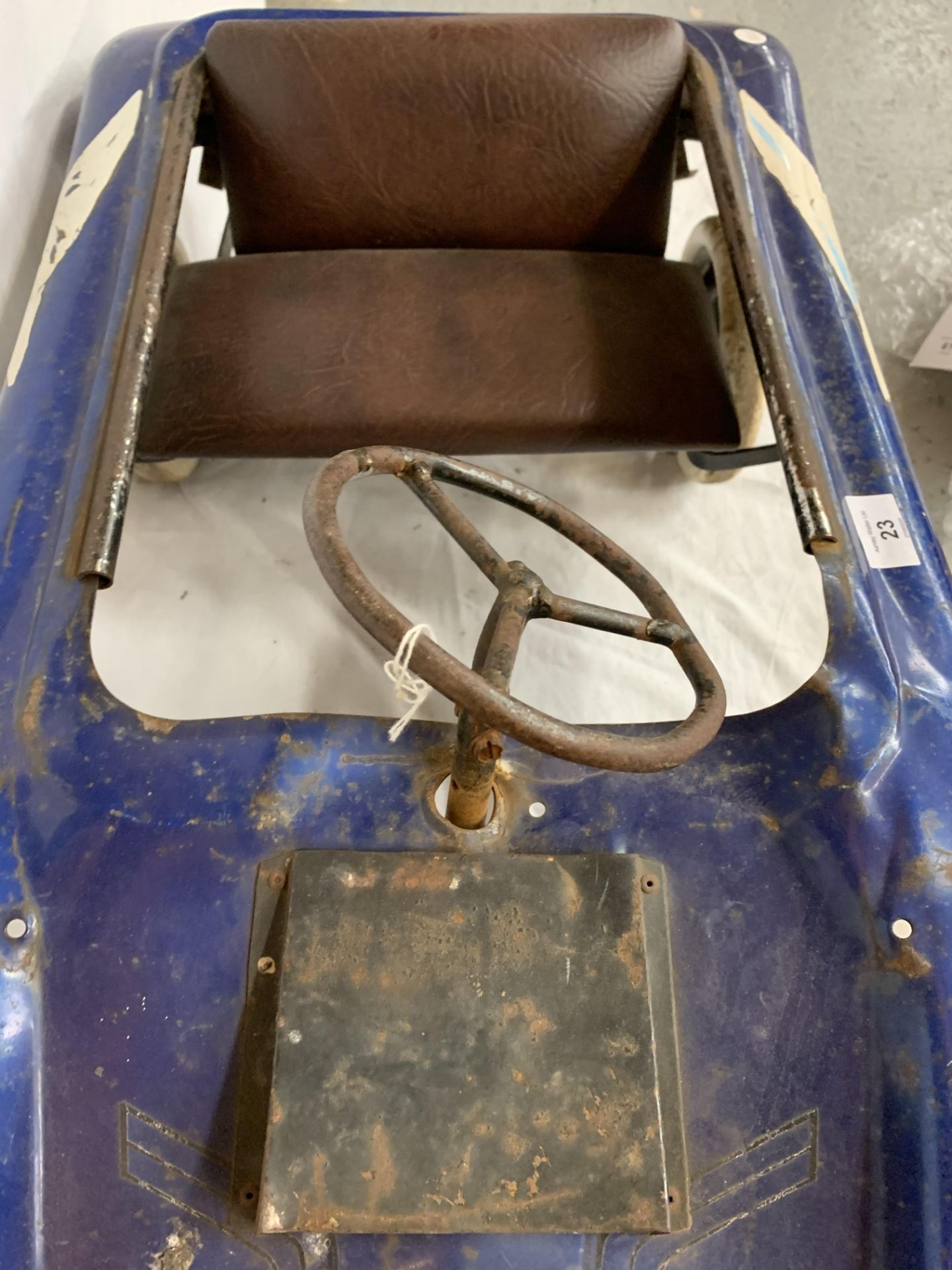 A VINTAGE TORING WOEI CHILDRENS PEDAL RACING CAR IN BLUE - Image 3 of 5