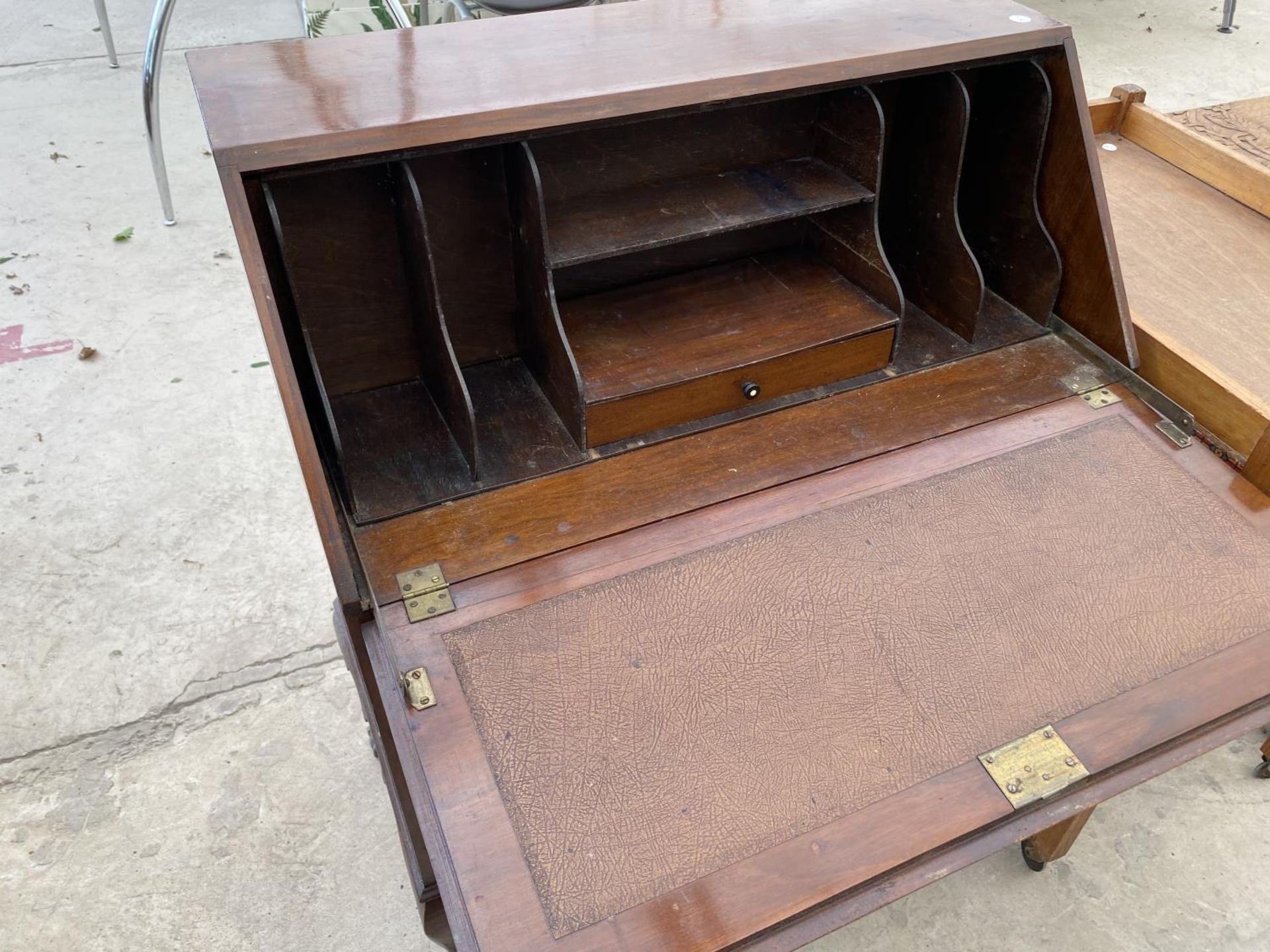 A MAHOGANY BUREAU ON CABRIOLE SUPPORTS WITH FALL FRONT AND THREE DRAWERS - Image 4 of 4