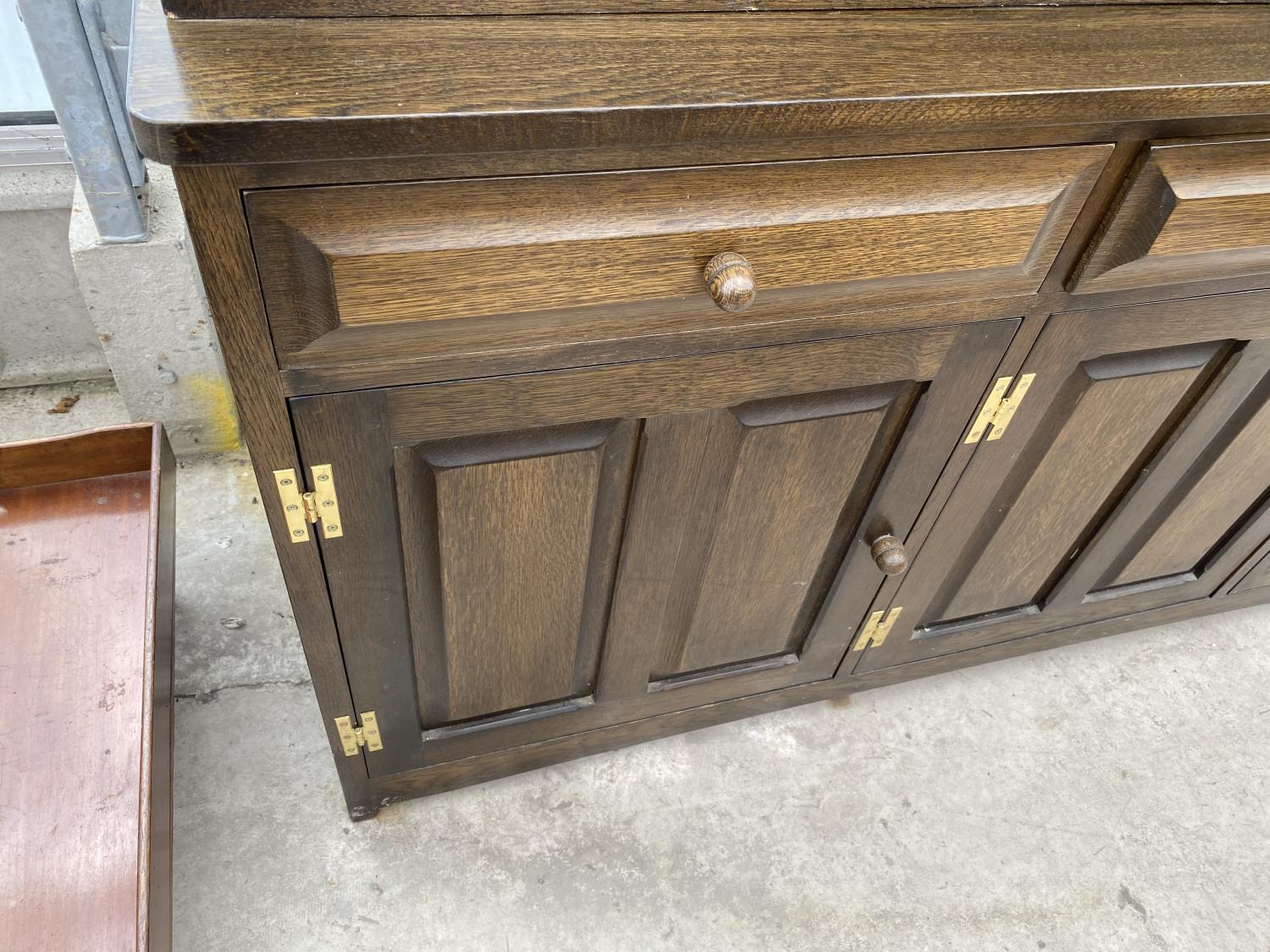 A LARGE SOLID OAK CABINET WITH THREE LOWER DOORS AND DRAWERS AND FOUR UPPER GLAZED DOORS - Image 4 of 5