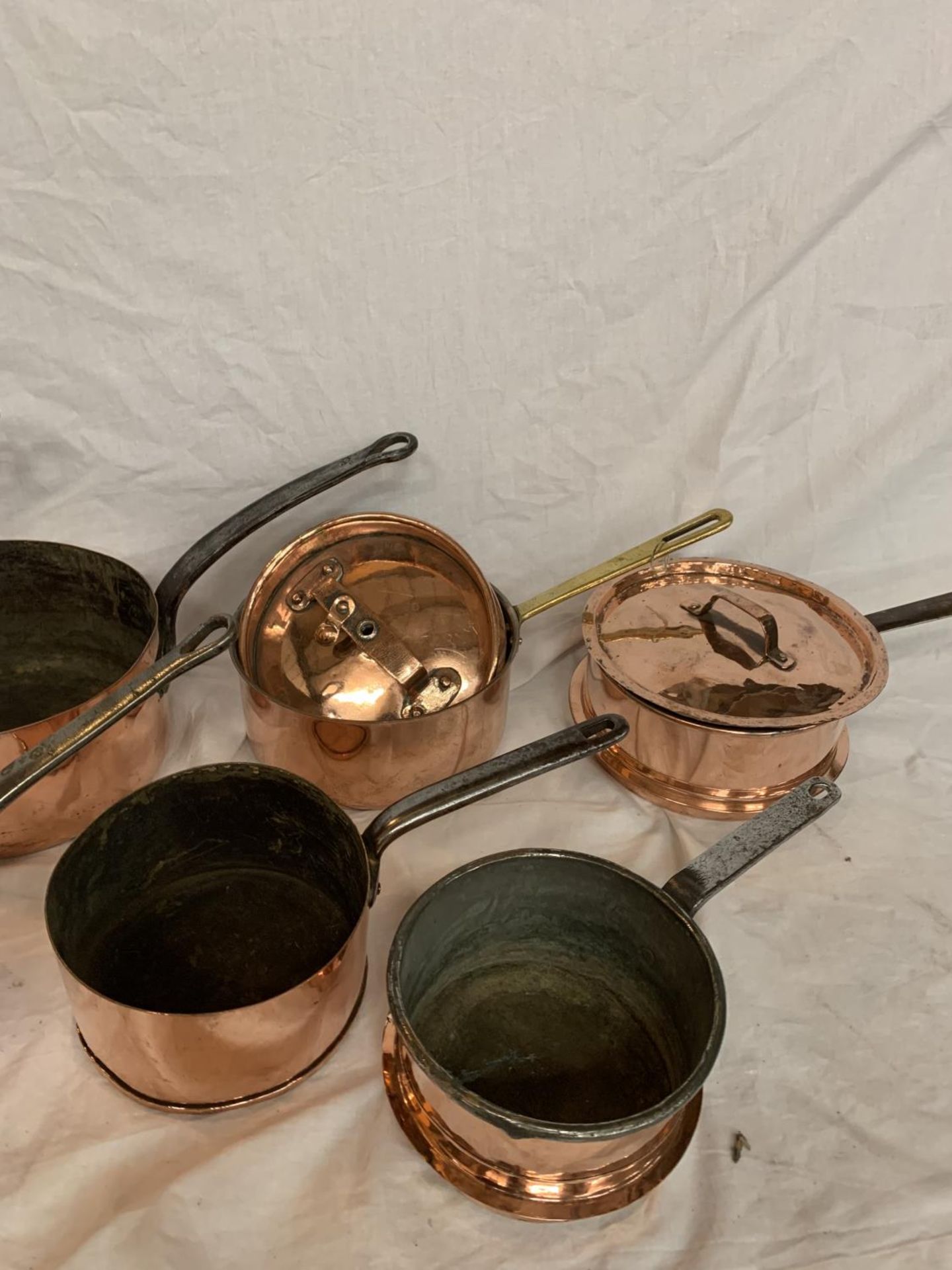 SEVEN VICTORIAN VARIOUS COPPER PANS SOME WITH LIDS - Image 3 of 5