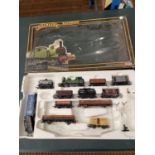 A BOXED OO GAUGE TRAIN SET COMPRISING A LNER LOCOMOTIVE, 12 GOODS WAGONS AND TWO SIGNALS