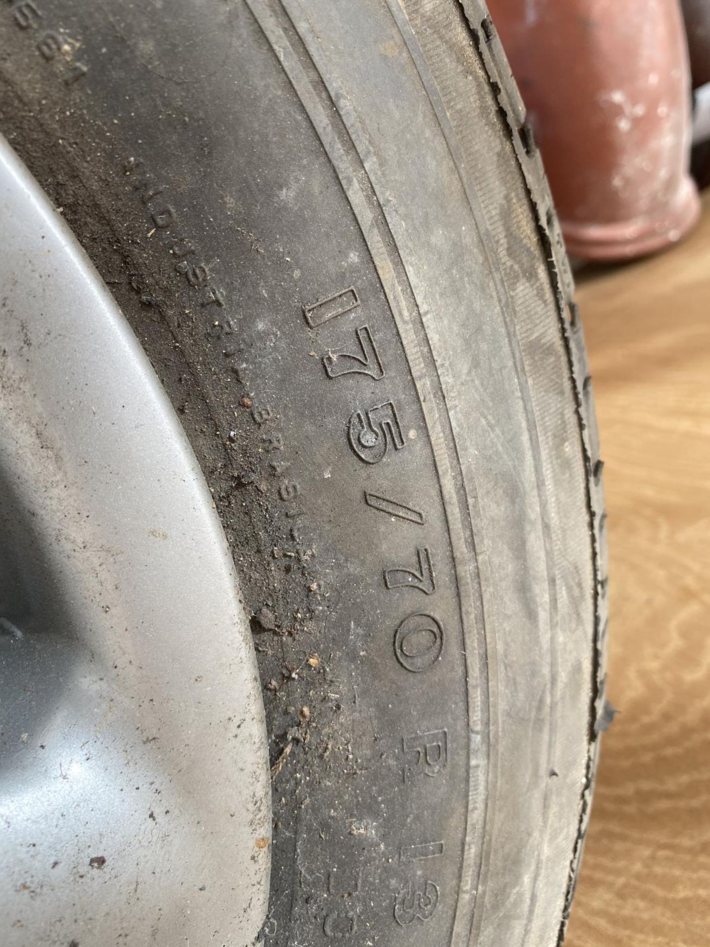 FIVE ALLOY WHEELS WITH TYRES FS 560 175/70/R13 - Image 3 of 3