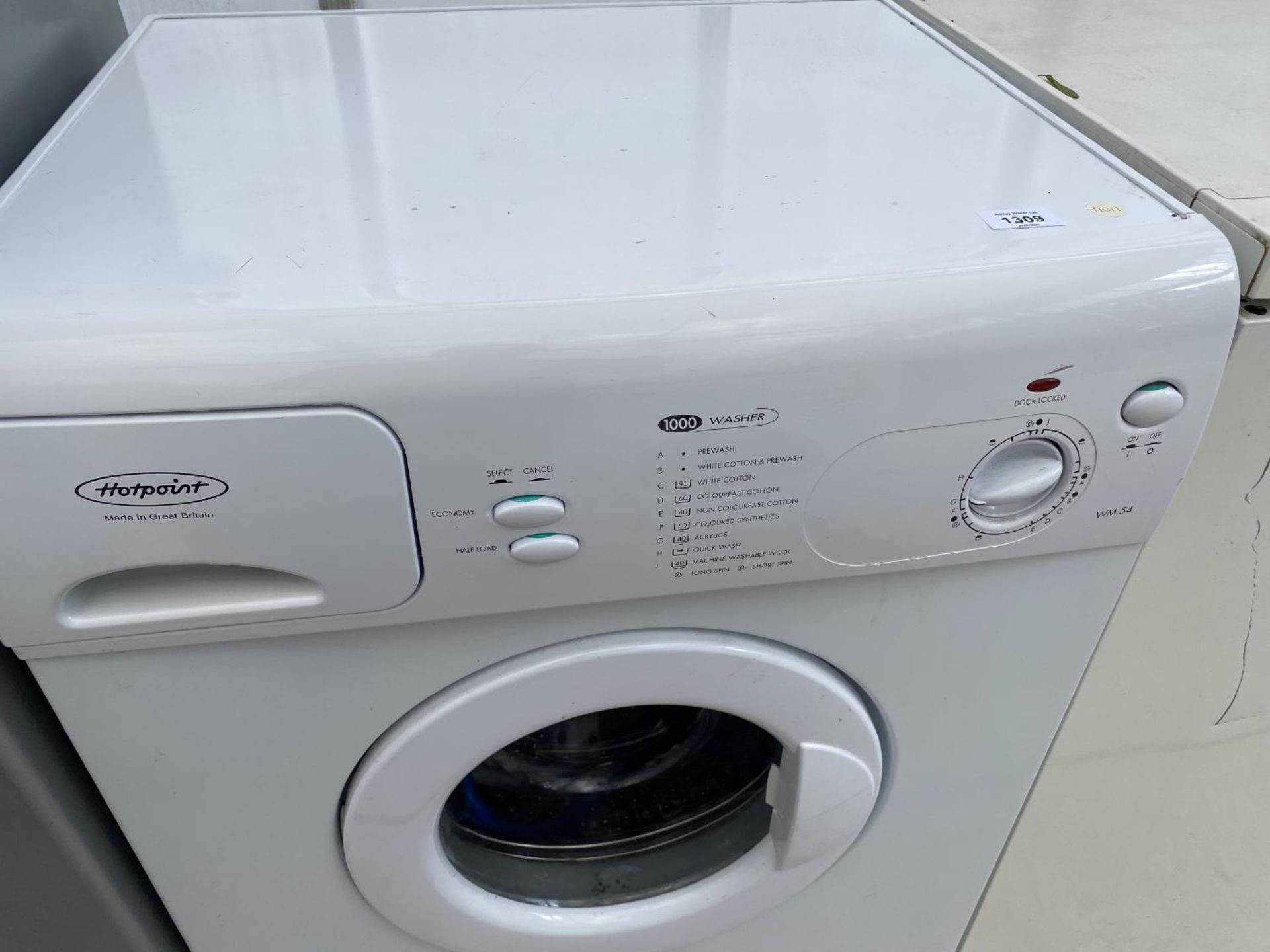 A HOTPOINT WM54 WASHING MACHINE IN CLEAN AND WORKING ORDER - Image 2 of 2