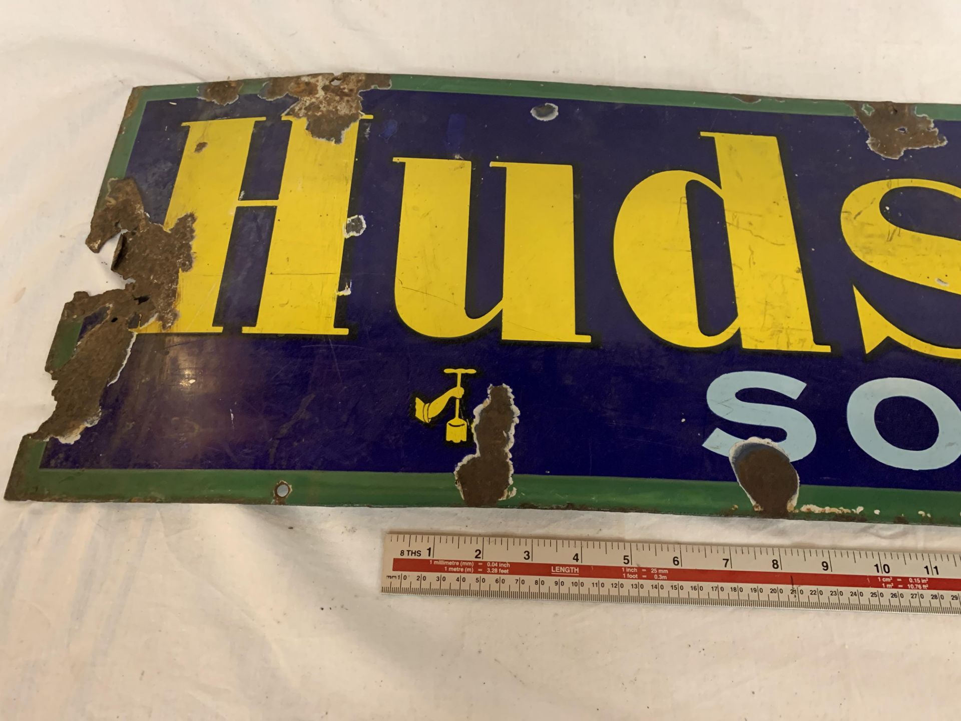 A VINTAGE ENAMEL SIGN HUDSON'S SOAP - Image 2 of 6