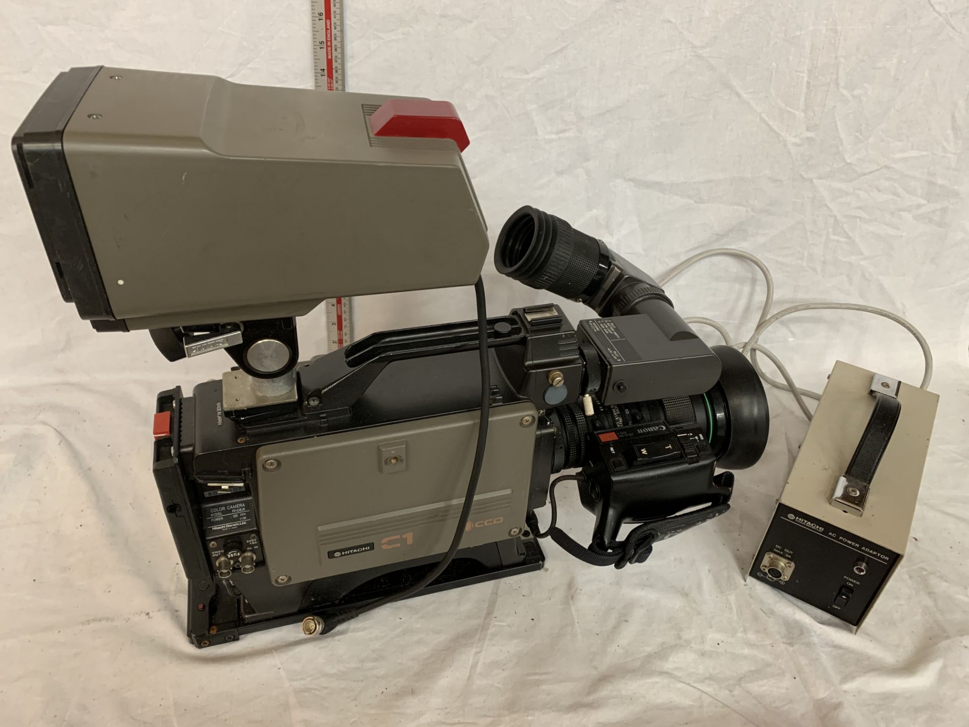 A HITACHI C1 BROADCAST CAMERA WITH ATTACHED SCREEN AND POWER PACK - Image 3 of 5