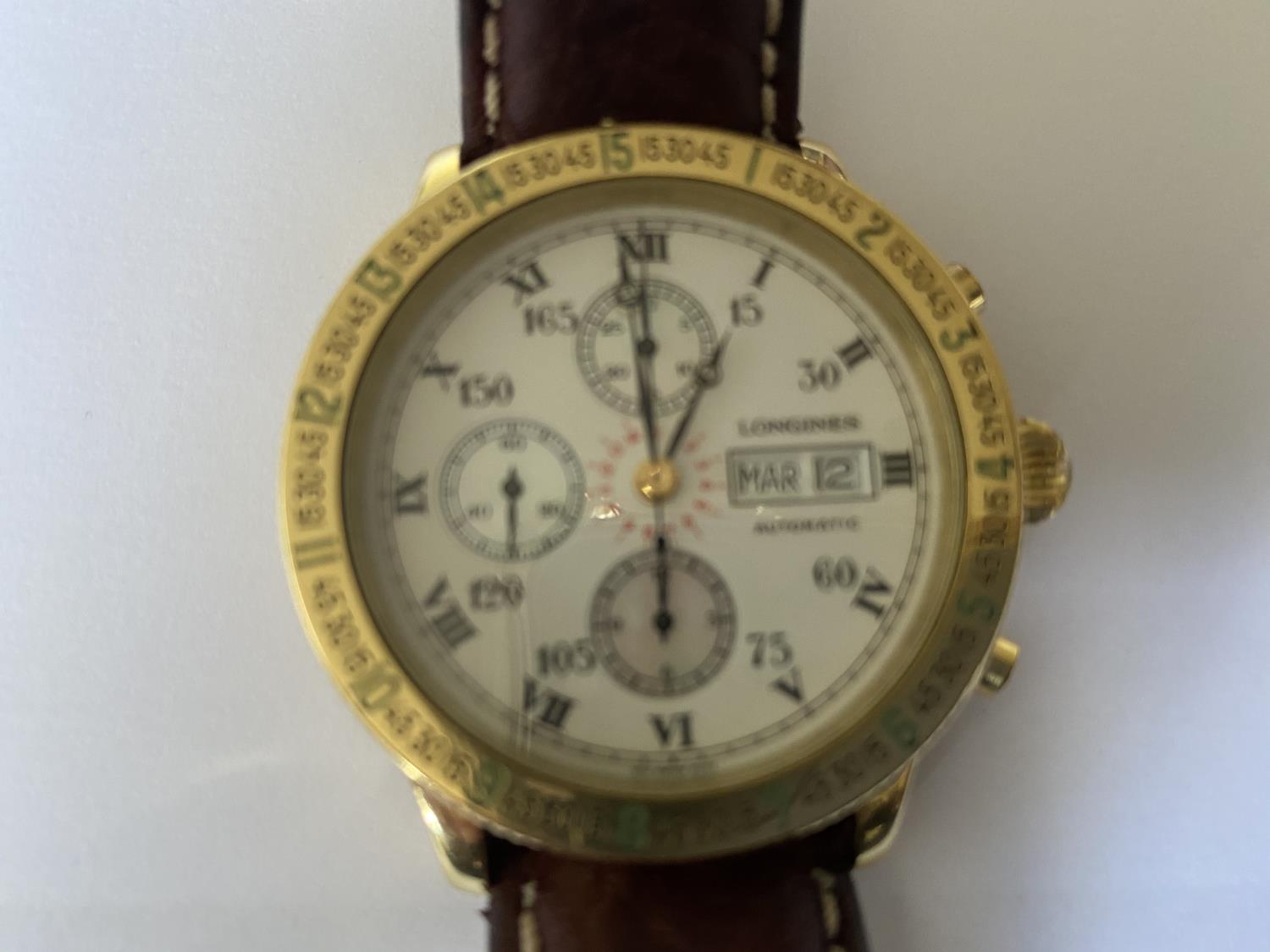 A LONGINES LINDEBERGH HOUR ANGLE WRIST WATCH WITH SOLID YELLOW GOLD CASE AND BEZEL, AUTOMATIC - Image 3 of 12