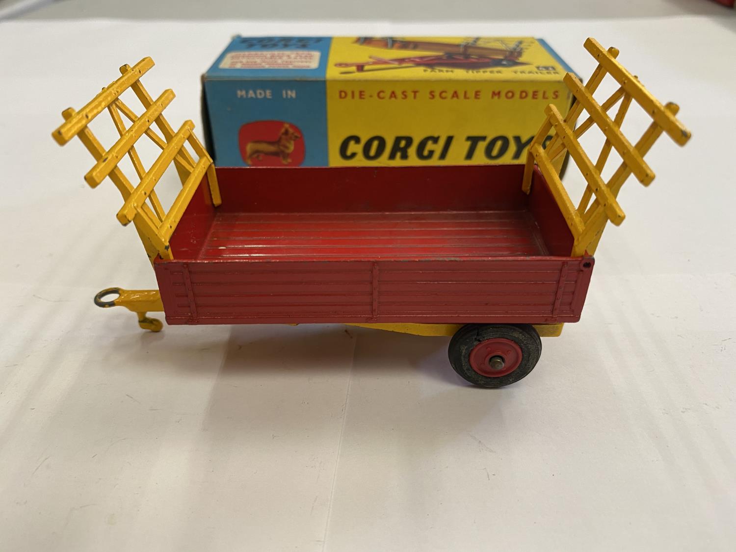 A CORGI TOYS FARM TIPPER TRAILER MODEL, BOXED, MODEL NUMBER 62 - Image 2 of 3