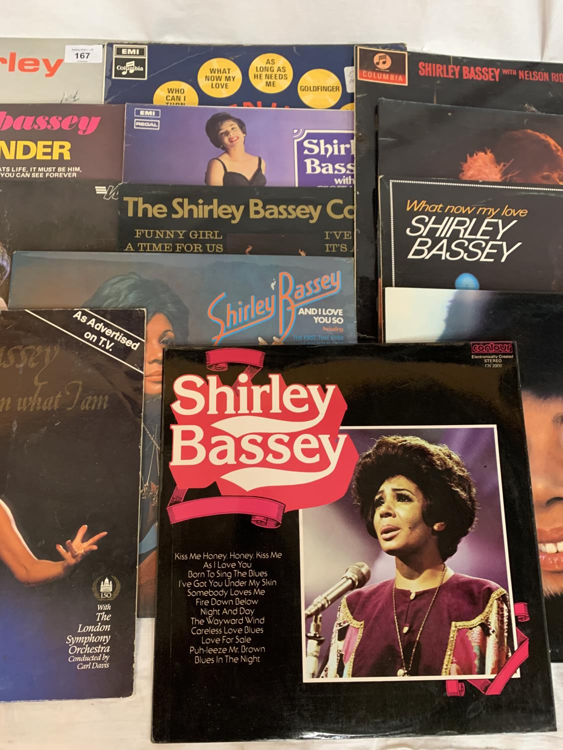 A COLLECTION OF THIRTEEN SHIRLEY BASSEY LPS - Image 3 of 4