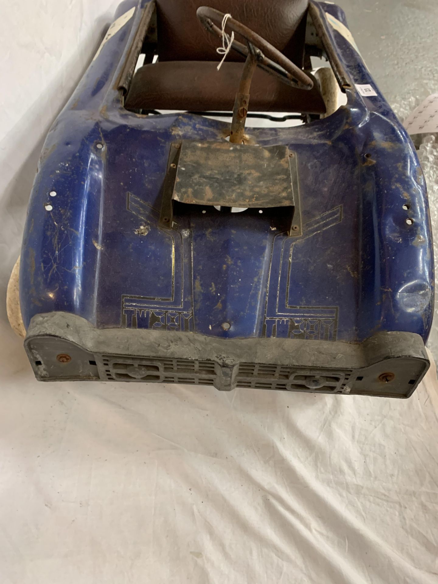 A VINTAGE TORING WOEI CHILDRENS PEDAL RACING CAR IN BLUE - Image 2 of 5