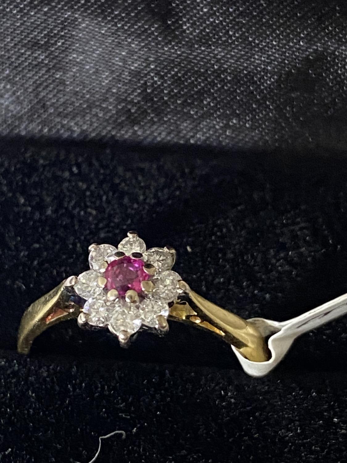 AN 18 CARAT YELLOW GOLD RING WITH CENTRE PINK STONE SURROUNDED BY EIGHT DIAMONDS. WEIGHT 3 GRAMS, - Image 3 of 3