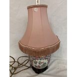 AN ORIENTAL TABLE LAMP DEPICTING FLOWERS AND BIRDS ON A WOODEN BASE