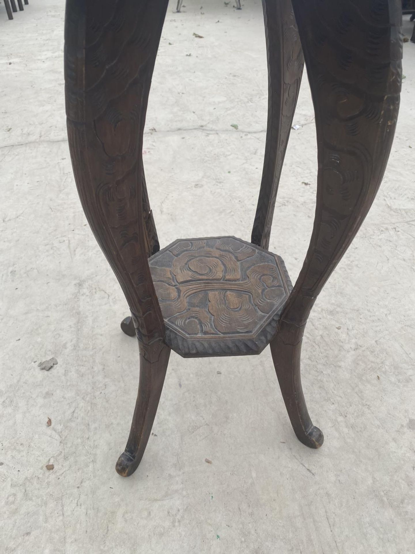 AN OCTAGONAL MAHOGANY SIDE TABLE WITH HEAVILY CARVED TOP, LOWER SHELF AND SUPPORTS - Image 3 of 3