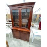 A VICTORIAN MAHOGANY BOOKCASE CABINET WITH TWO LOWER DOORS AND TWO UPPER GLAZED DOORS