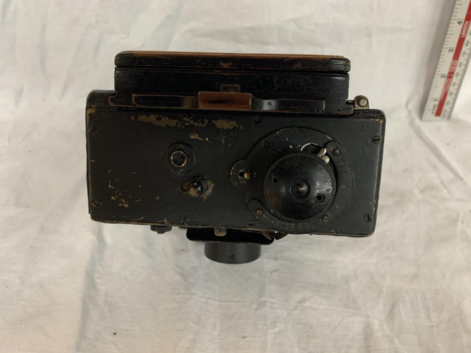 A VINTAGE ROSS OF LONDON CAMERA WITH DAYLIGHT SLIDE - Image 6 of 6