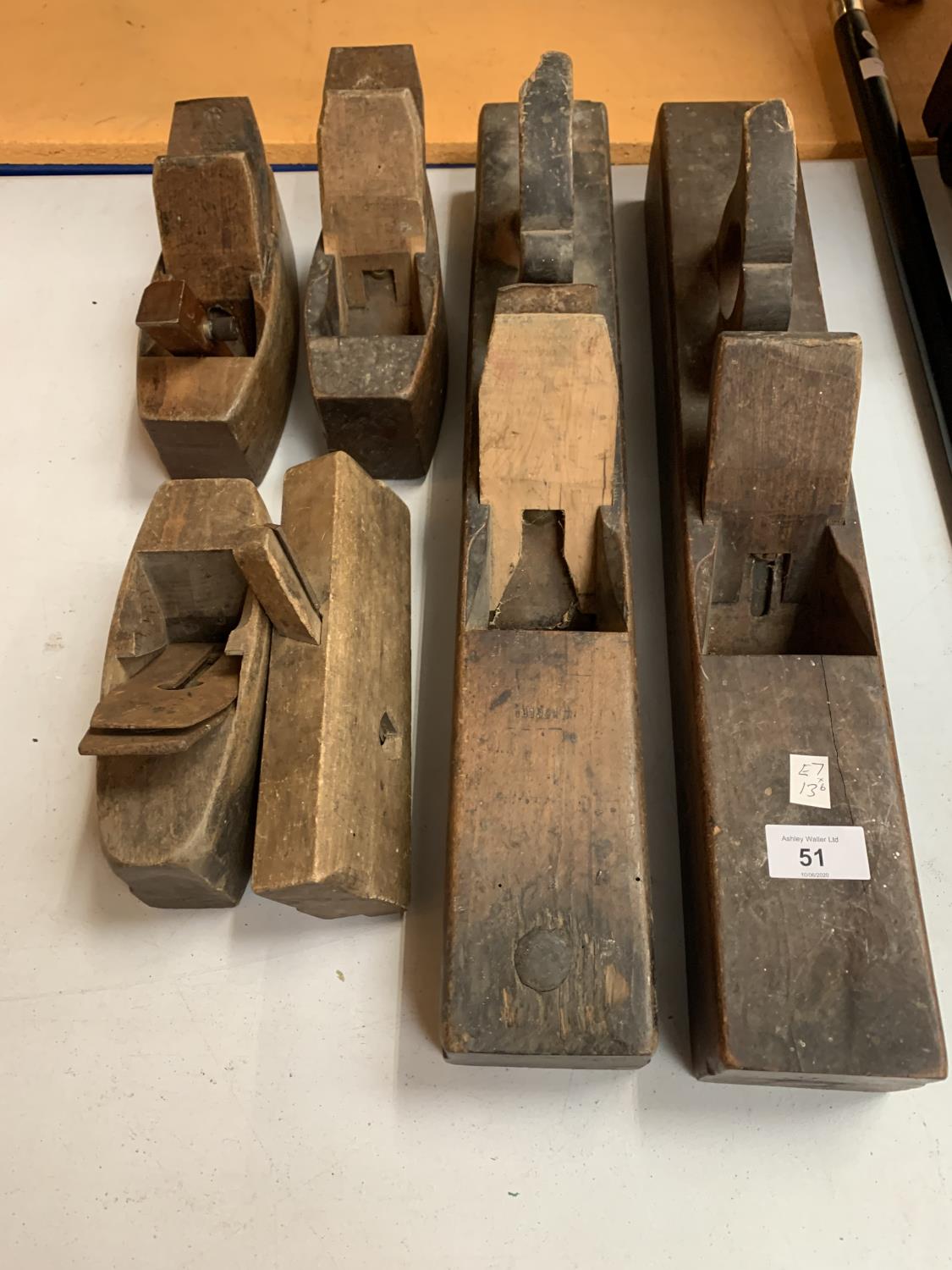 EIGHT VINTAGE WOODEN PLANES OF VARIOUS SIZES