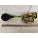 A VINTAGE DELUXE BRASS CAR HORN