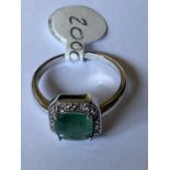 A 9 CARAT WHITE GOLD, DIAMOND AND EMERALD RING (0.04 CARAT) - RING SIZE N