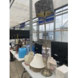 VARIOUS LAMPS TO INCLUDE A FLOOR LAMP AND FOUR TABLE LAMPS