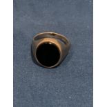 9CT GOLD GENTS ONYX SIGNET RING SIZE V