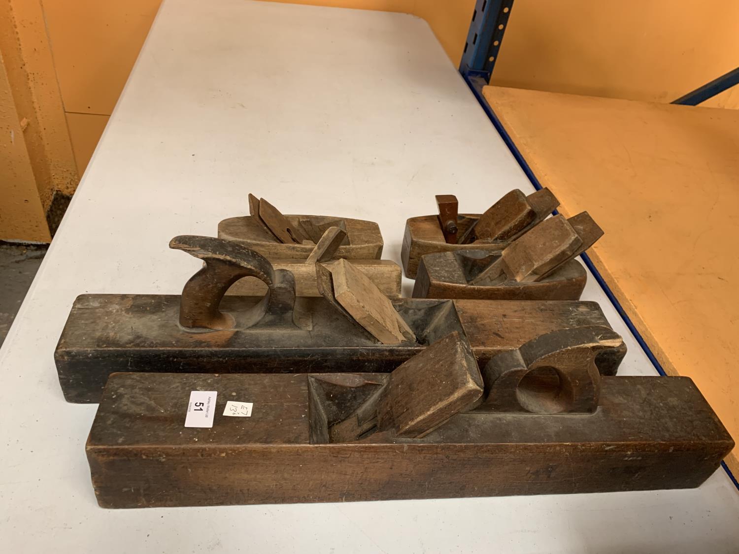 EIGHT VINTAGE WOODEN PLANES OF VARIOUS SIZES - Image 4 of 5
