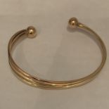 9CT HALLMARKED THREE COLOUR TWIST TORQUE BANGLE. TOTAL GROSS WEIGHT 5.2 GRAMS