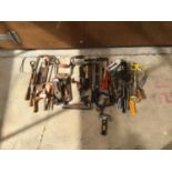 A LARGE QUANTITY OF TOOLS TO INCLUDE SAWS, RASPS, STANLEY PLANE, LATHE TOOLS ETC