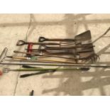 VARIOUS TOOLS TO INCLUDE VINTAGE EXAMPLES CONSISTING OF SHOVELS, FORKS, HOES, RAKES ETC