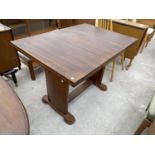 A MAHOGANY DRAW LEAF DINING TABLE