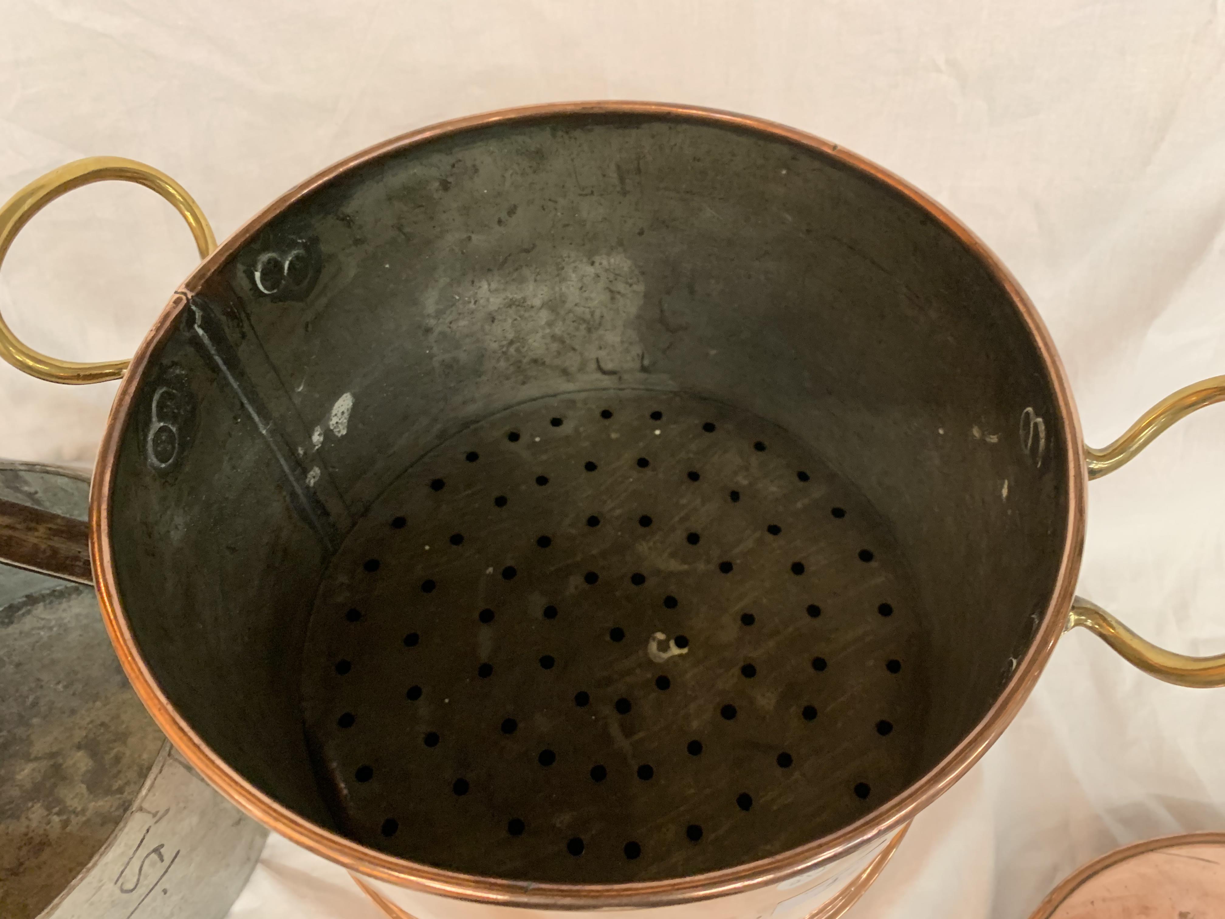 A VICTORIAN LARGE COPPER STEAMER WITH LINER 42CM HIGH - Image 3 of 3