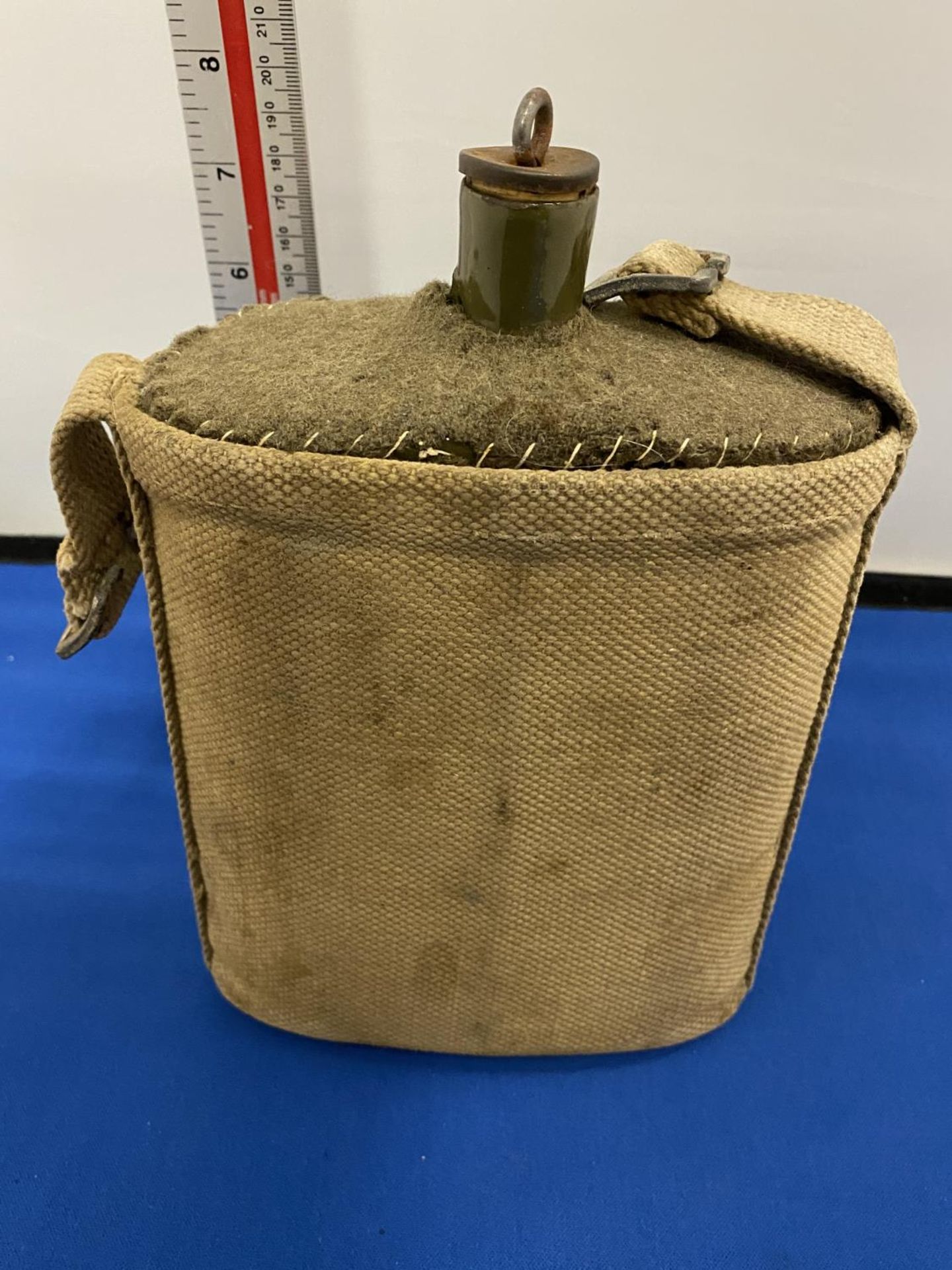 A BRITISH WW2 WATER BOTTLE - Image 2 of 2