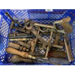 VARIOUS TOOLS TO INCLUDE SPANNERS, SAWS, CHISEL, VICE, SNIPS, HAMMER ETC